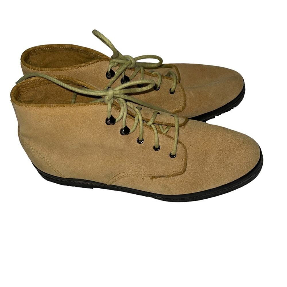 Keds  womens tan suede lace up Chukka boots size 7 1/2